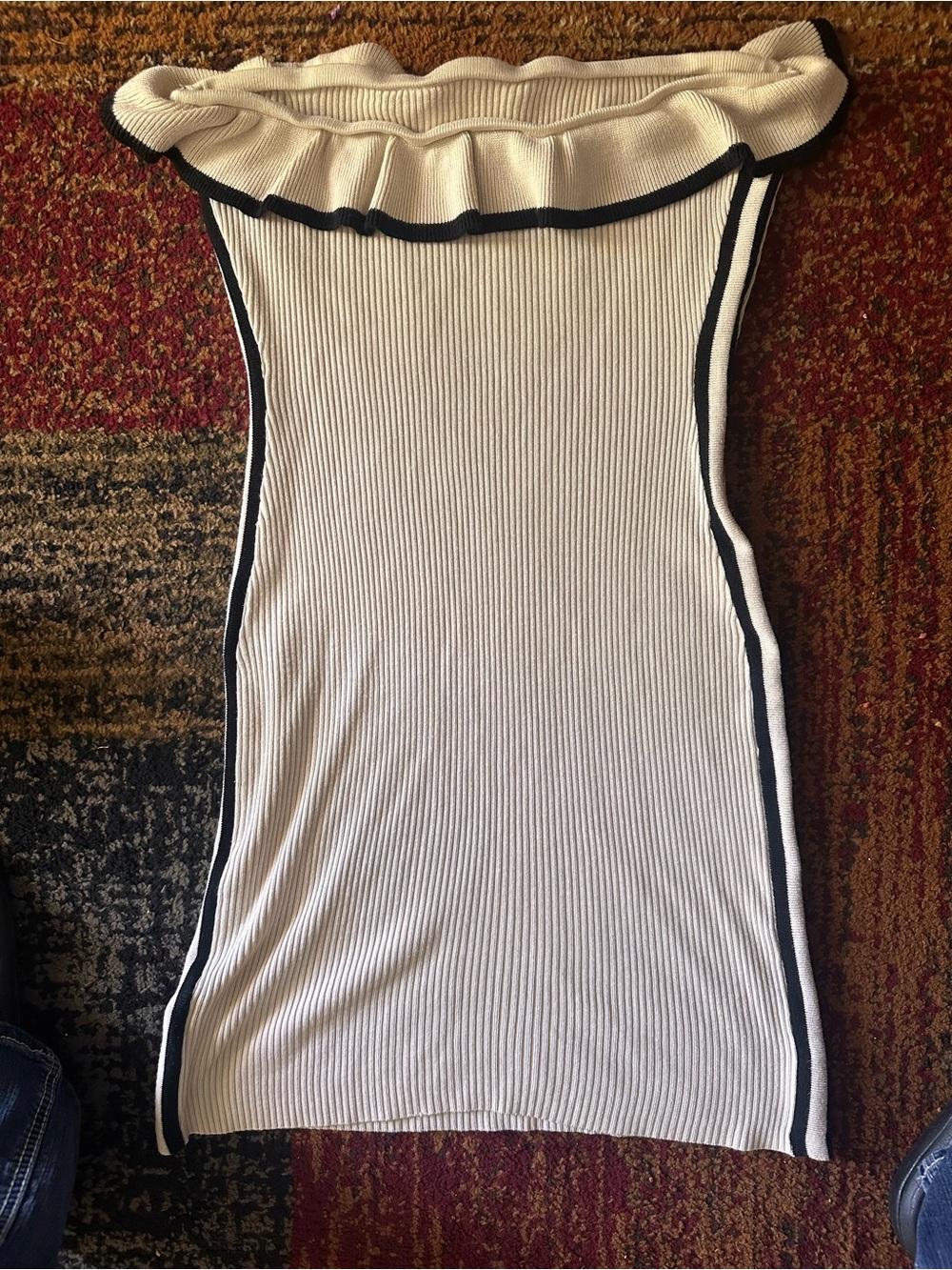 Almost famous strapless dress. Durable thick fabric. Super cute!